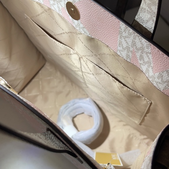 Michael Kors Tote Bag - Picture 13 of 14